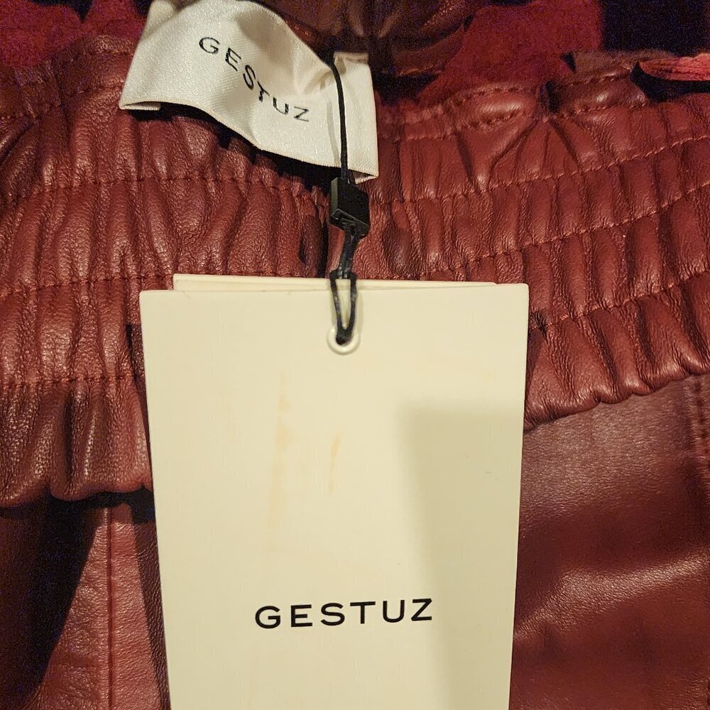 Gestuz Genuine Leather Shorts, NWT, Burgundy, Size L - Picture 2 of 2